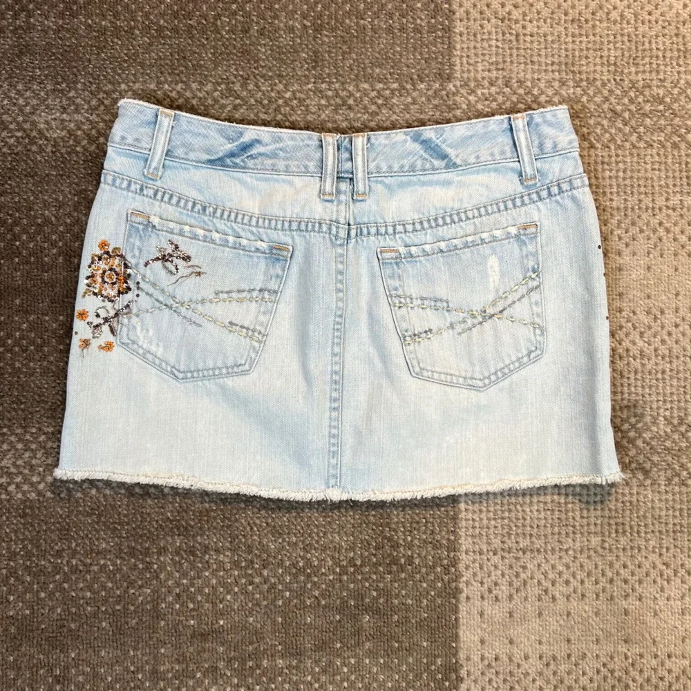 Aeropostale Womens‎ Light Wash Denim Mini Skirt Embroidered Beaded 3/4 Y2K 28X12